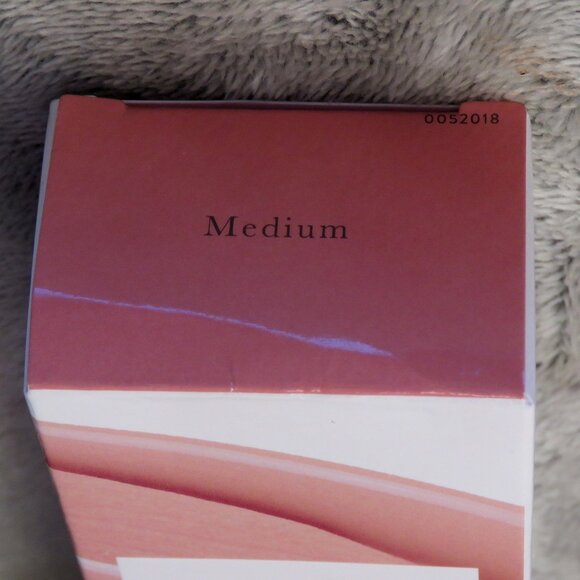 New in Box Laura Geller Quench N Tint Lightweight Tinted Moisturizer - Medium - Picture 3 of 12